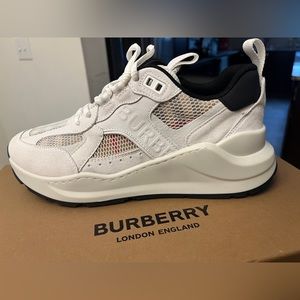 Burberry Sean Sneakers 38 1/2 woman’s 8.5